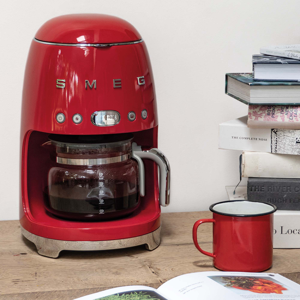 Smeg cafetiere rouge DCF02RDEU