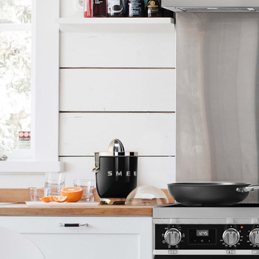 Smeg presse-agrumes noir CJF11BLEU
