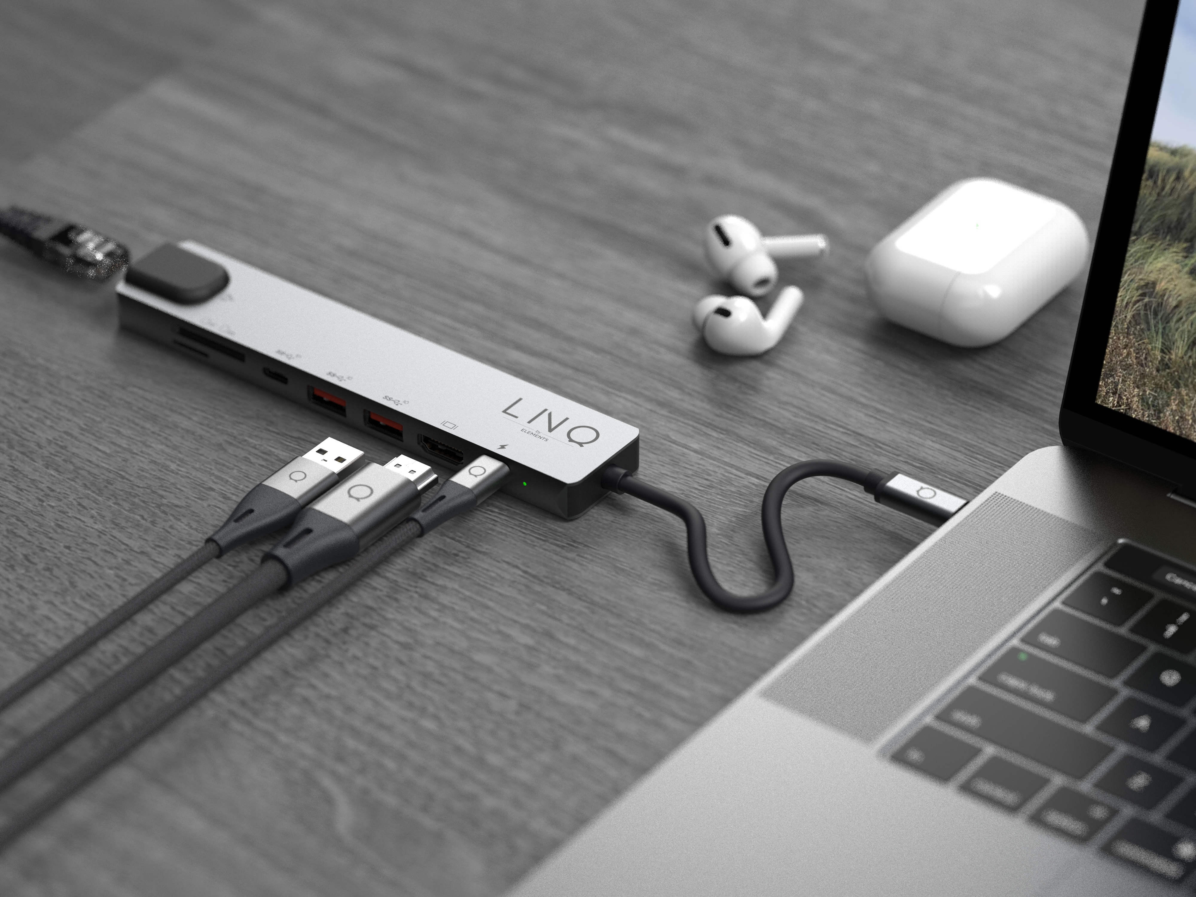 Linq 8 in 1 Pro Multiport Hub