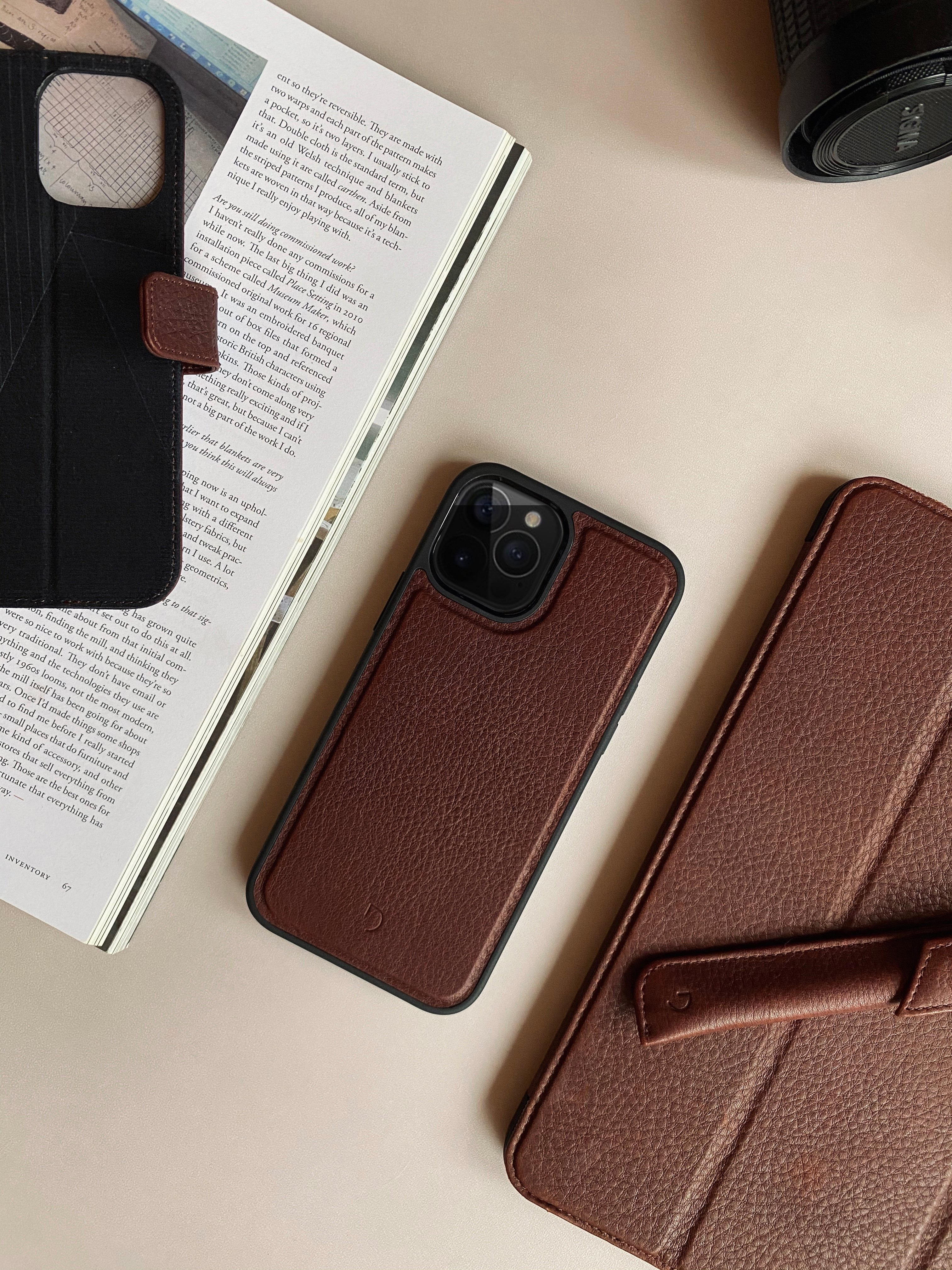 Decoded iPhone 12/12 Pro, leather wallet magnetic magsafe, canelle brun