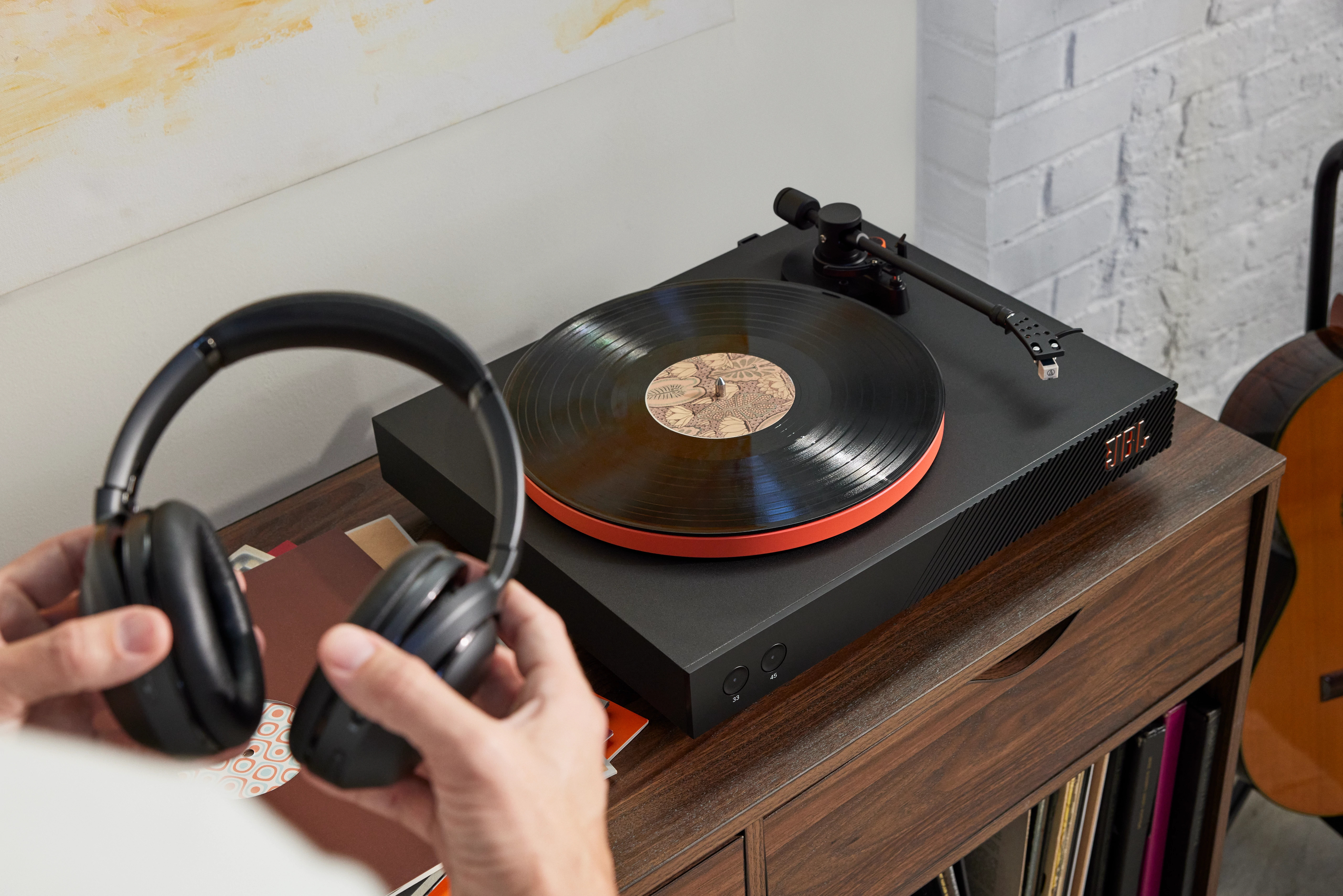JBL SPINNERBTBLKEU BLUETOOTH TURNTABLE BLACK AND ORANGE