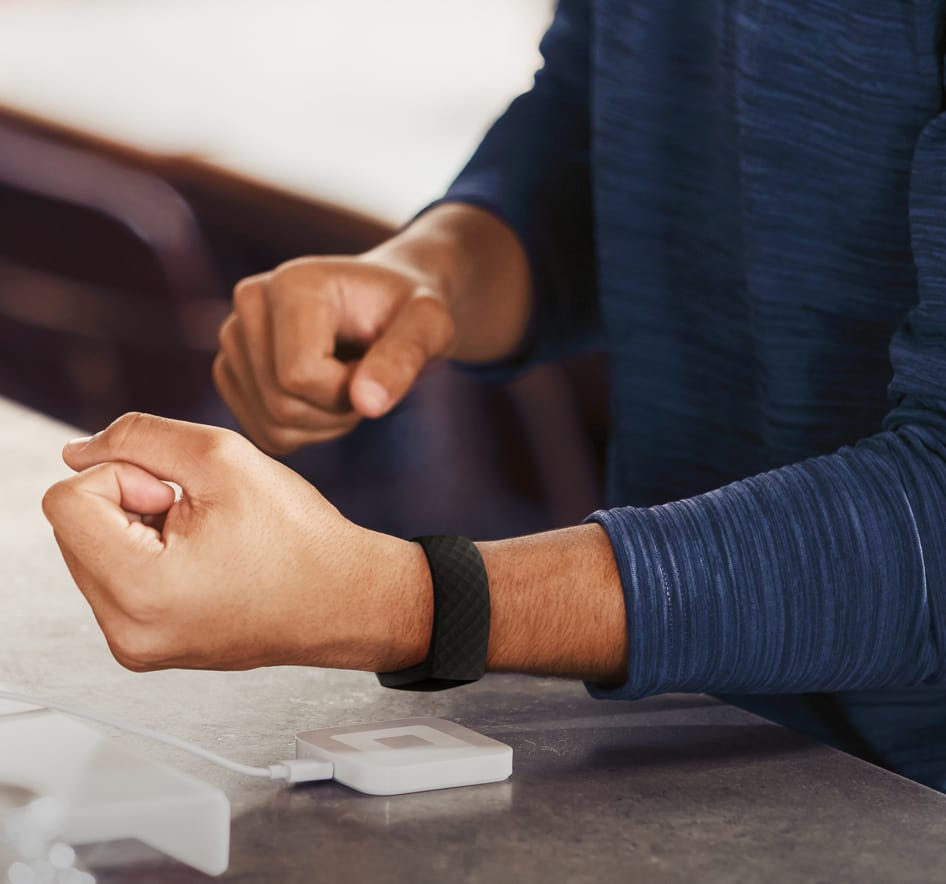 Fitbit Charge 4 Bracelet connecté 3,96 cm (1.56") Noir