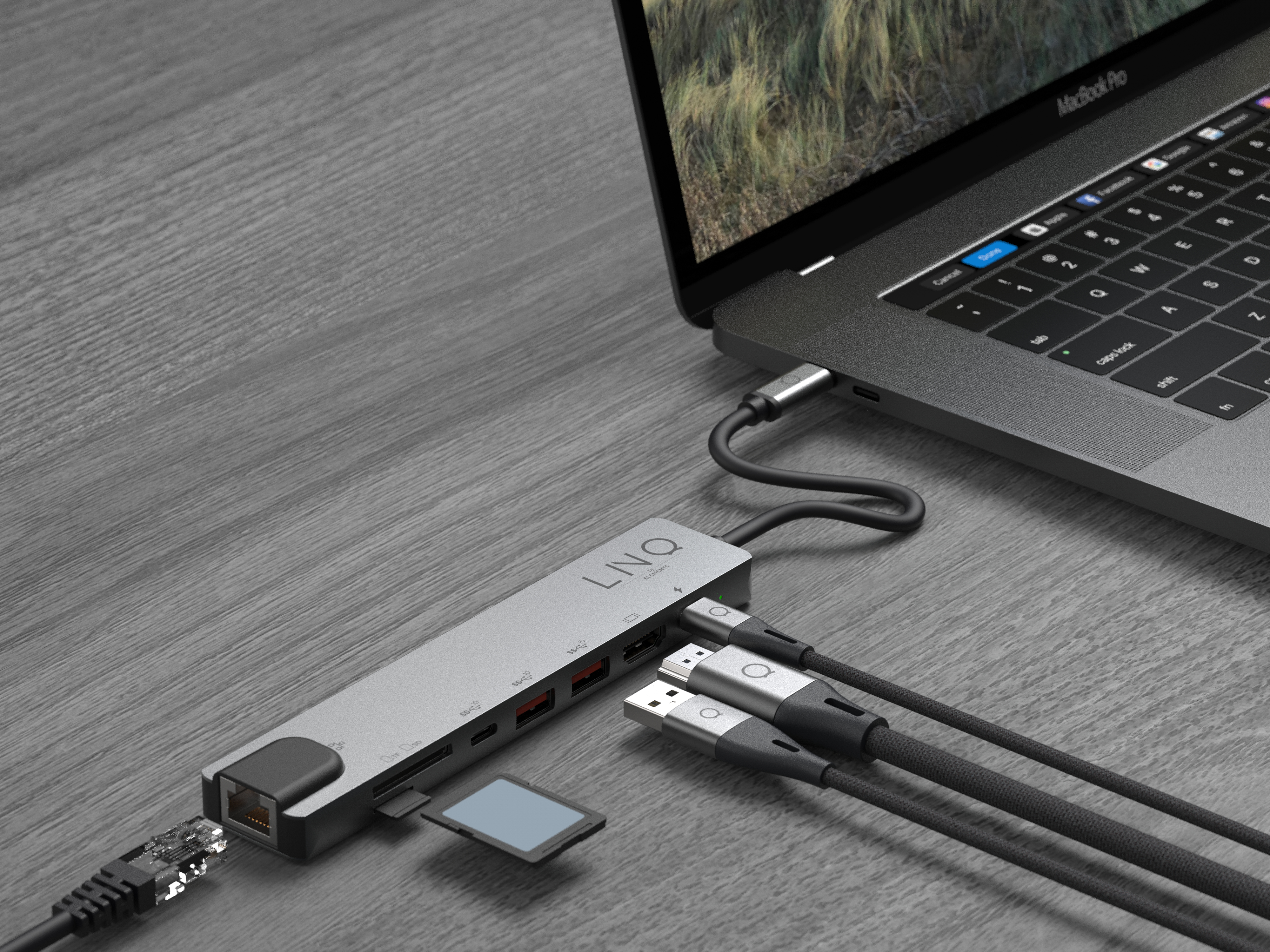 Linq 8 in 1 Pro Multiport Hub