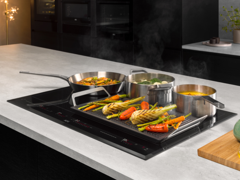 AEG IKE86683FB Noir Intégré 80 cm Plaque avec zone à induction 6 zone(s)