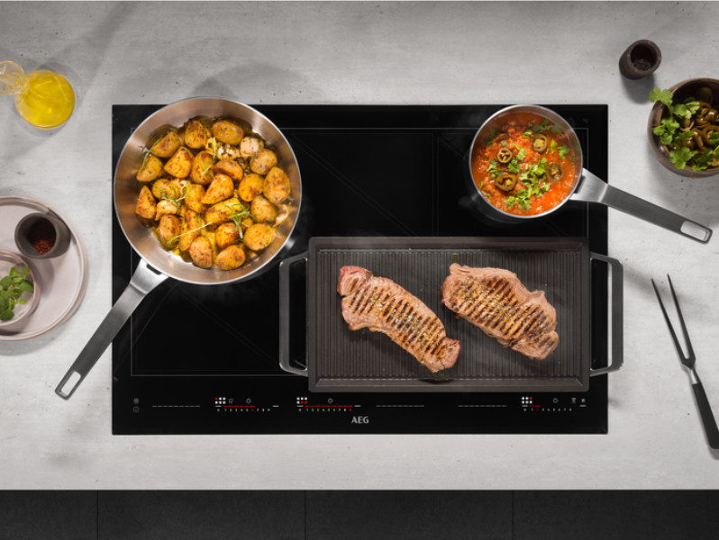 AEG IKE86683FB Noir Intégré 80 cm Plaque avec zone à induction 6 zone(s)