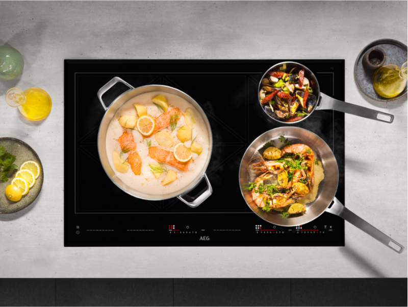 AEG IKE86683FB Noir Intégré 80 cm Plaque avec zone à induction 6 zone(s)